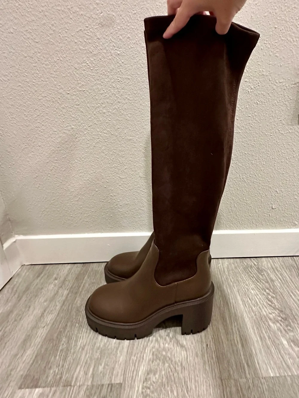 Brown Knee High Platform Boots Lug Sole Block Heel Side Zip Women’s Size 8